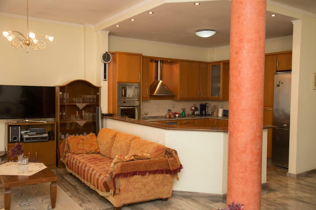 סרס Veta'S Spacious Central Apartment מראה חיצוני תמונה