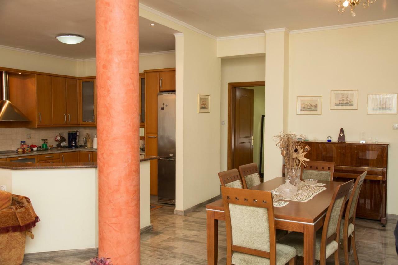 סרס Veta'S Spacious Central Apartment מראה חיצוני תמונה