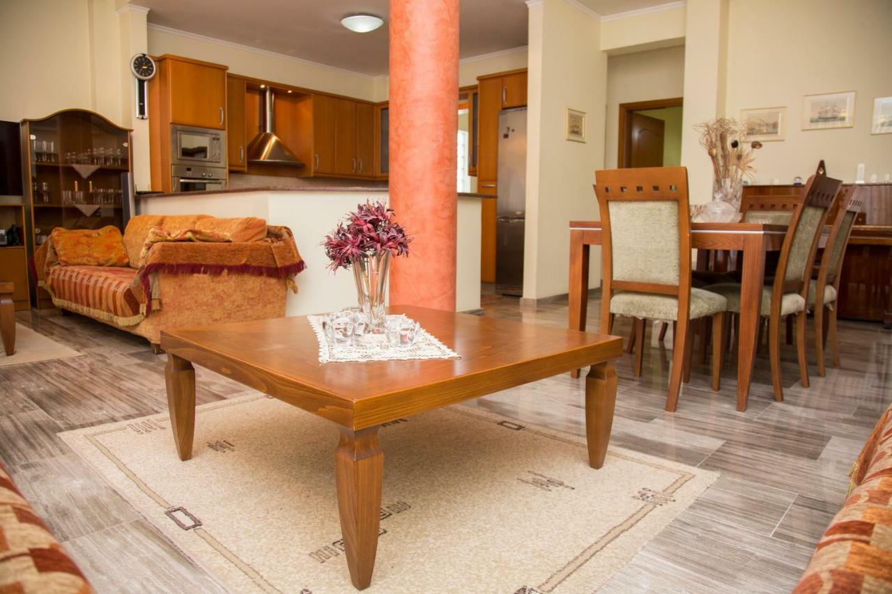 סרס Veta'S Spacious Central Apartment מראה חיצוני תמונה